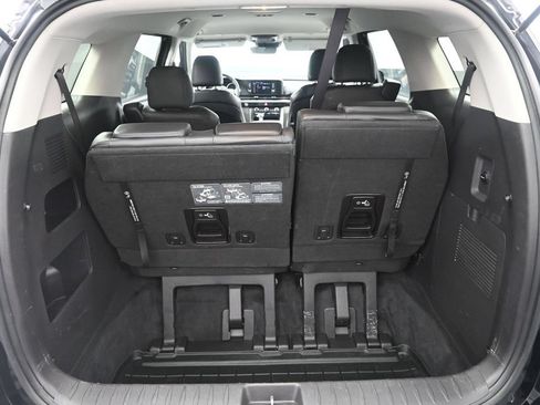 Certified 2024 Kia Carnival LX FWD image 31