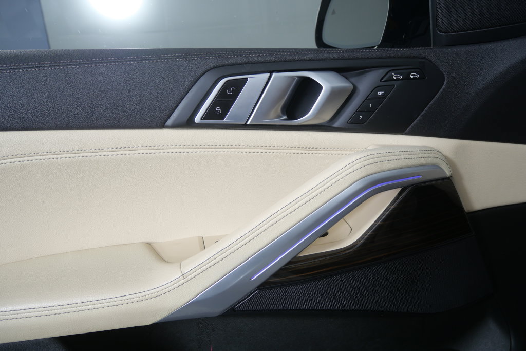 Used 2021 BMW X6 sDrive40i w/ M Sport Package RWD image 9