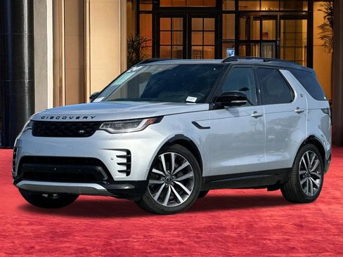 Used 2024 Land Rover Discovery Dynamic SE image 1