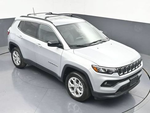 Used 2024 Jeep Compass Latitude AWD/4WD image 38