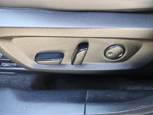 Used 2024 Mitsubishi Outlander SE image 9