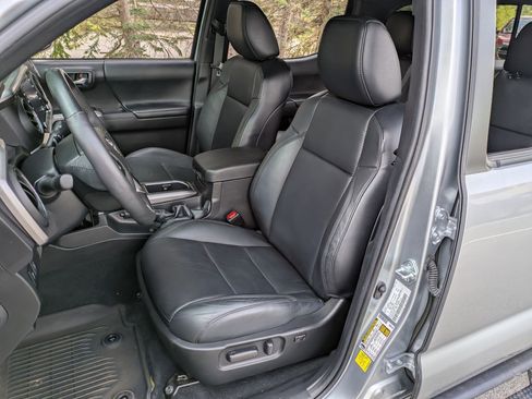 Used 2023 Toyota Tacoma Limited image 7