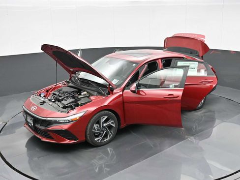 Certified 2024 Hyundai Elantra SEL w/ Convenience Package image 36