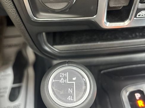 Used 2024 Jeep Wrangler Unlimited Sahara AWD/4WD image 16
