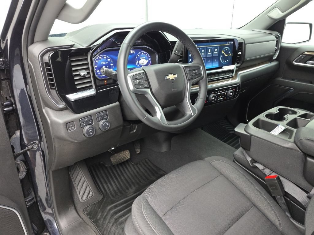 Used 2023 Chevrolet Silverado 1500 LT AWD/4WD image 16