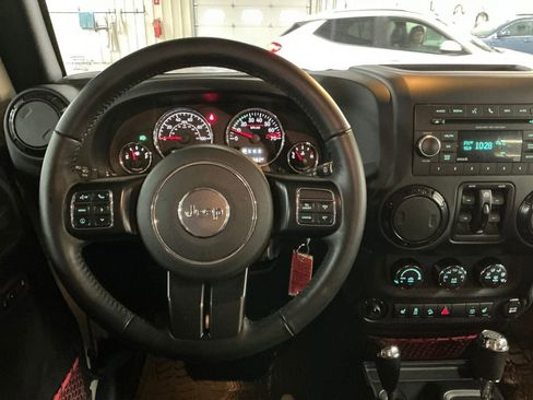 Used 2017 Jeep Wrangler Unlimited Rubicon image 13