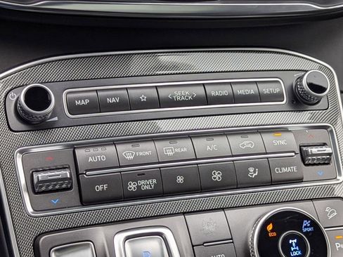 Used 2023 Hyundai Santa Fe Limited image 32