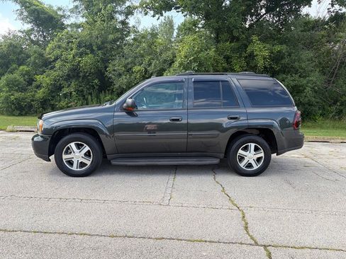 Used 2005 Chevrolet TrailBlazer LT AWD/4WD image 2