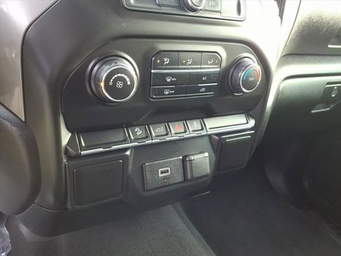 Used 2019 Chevrolet Silverado 1500 Custom Trail Boss w/ Custom Convenience Package image 19