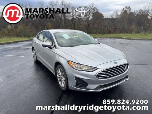 Used 2019 Ford Fusion SE image 1