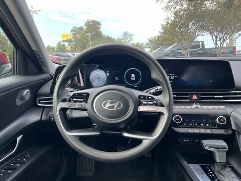 Used 2024 Hyundai Elantra SEL FWD image 14