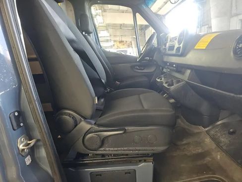 Used 2019 Mercedes-Benz Sprinter 144 image 4