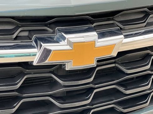 Used 2025 Chevrolet Trax LT FWD image 37