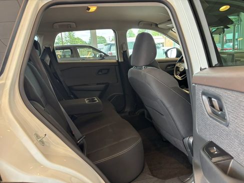 Used 2023 Nissan Rogue S AWD/4WD image 28