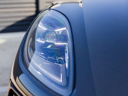 Certified 2026 Porsche Macan image 13