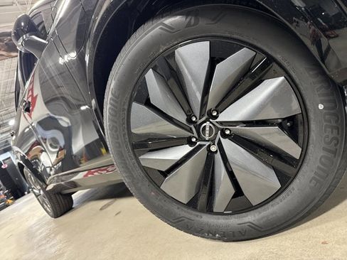 New 2025 Nissan Ariya AWD image 8