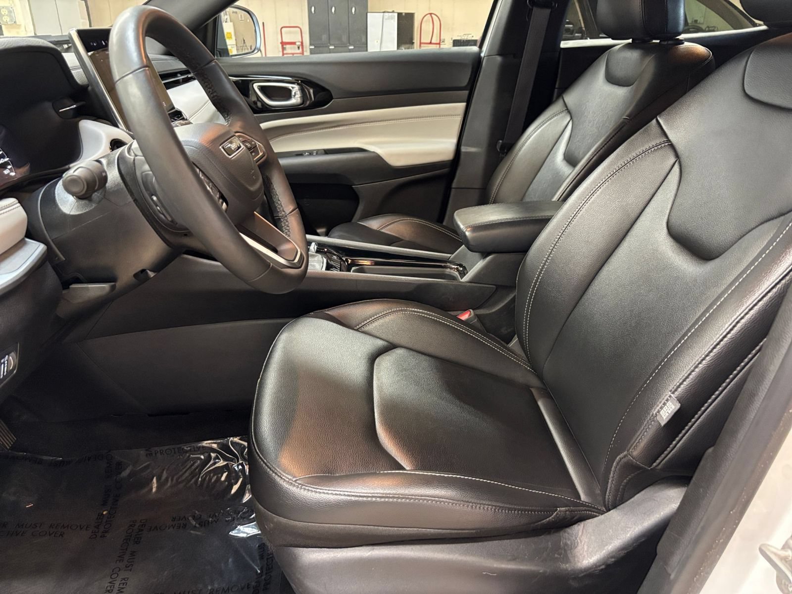 Used 2025 Jeep Compass Limited AWD/4WD image 27