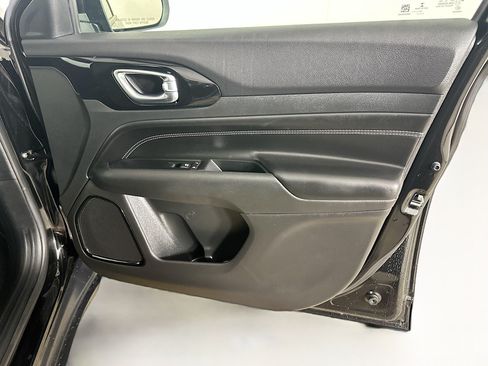 Used 2022 Jeep Compass Latitude FWD image 30