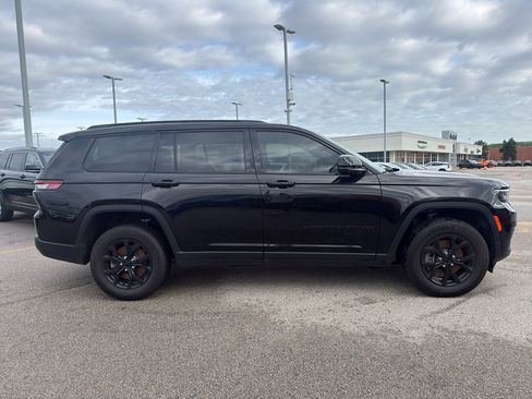 Used 2025 Jeep Grand Cherokee L Altitude AWD/4WD image 4