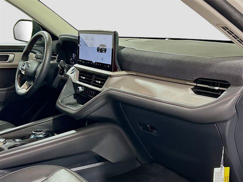 Used 2025 Ford Explorer Active w/ Active Comfort Package image 28