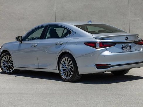 Used 2025 Lexus ES 300h w/ Accessory Package (Z2) FWD image 3