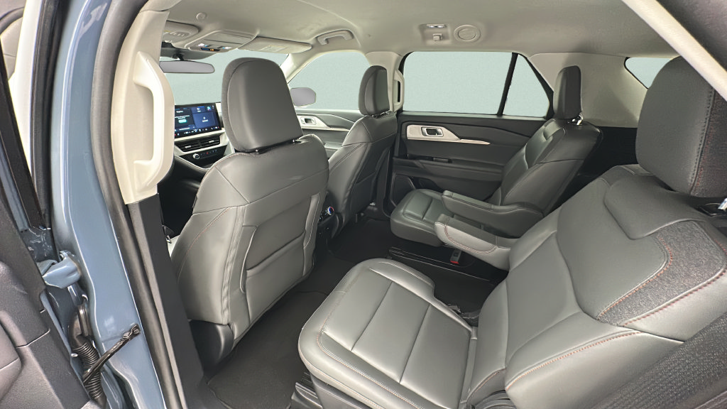 Used 2025 Ford Explorer Active w/ Active Comfort Package AWD/4WD image 9