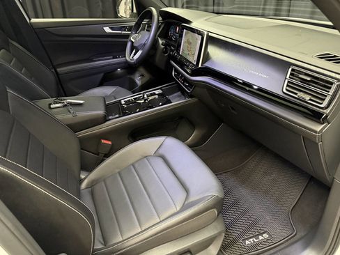 Used 2024 Volkswagen Atlas Cross Sport SEL R-Line image 26