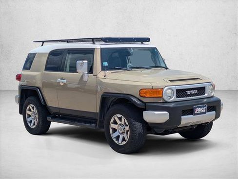 Used 2014 Toyota FJ Cruiser 4WD w/ Upgrade Package image 3