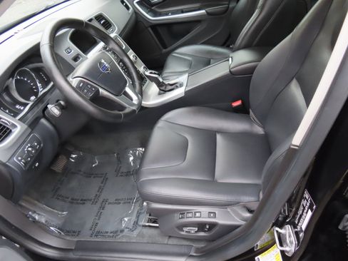 Used 2018 Volvo S60 T5 Inscription image 11