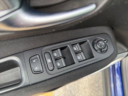 Used 2018 Jeep Renegade Latitude image 22