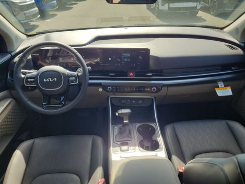 New 2026 Kia Carnival FWD image 17