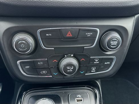 Used 2018 Jeep Compass Limited AWD/4WD image 10