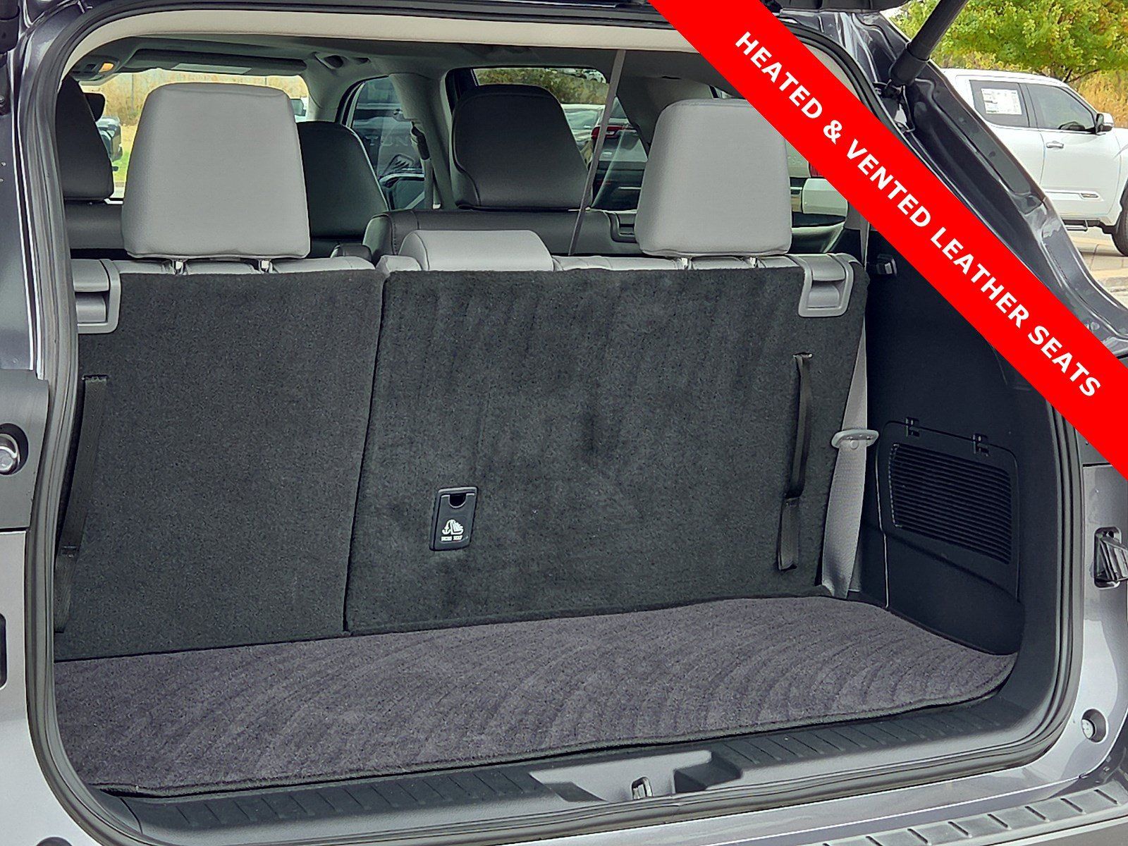 Used 2025 Toyota Highlander Limited FWD image 9