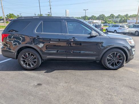 Used 2017 Ford Explorer XLT w/ Equipment Group 202A FWD image 7
