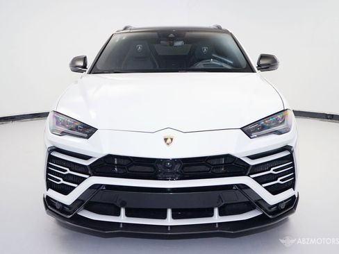 Used 2020 Lamborghini Urus image 3