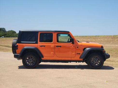 Used 2025 Jeep Wrangler Unlimited Sport AWD/4WD image 7