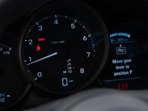 Certified 2025 Porsche Macan AWD/4WD image 20