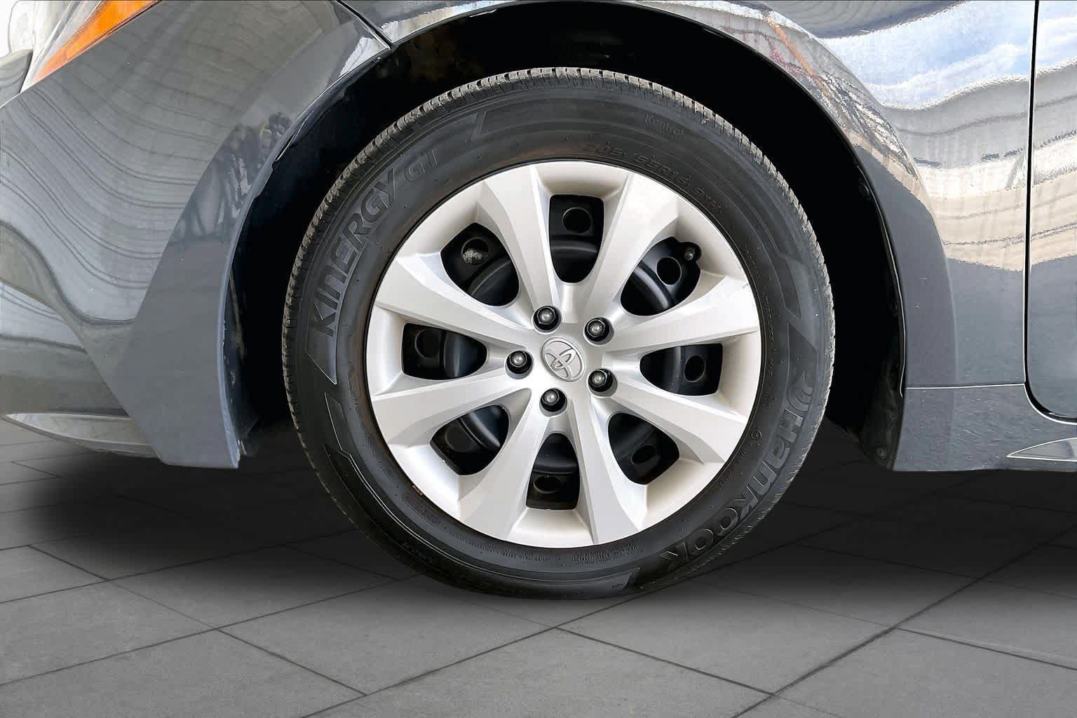 Used 2025 Toyota Corolla LE FWD image 11
