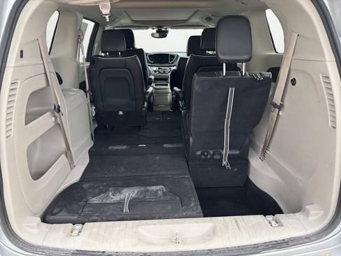 Used 2023 Chrysler Pacifica Limited FWD image 22