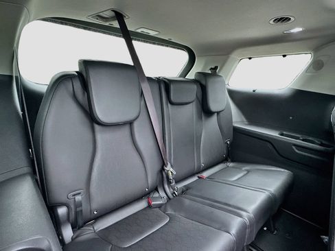 Certified 2025 Kia Carnival SX FWD image 32