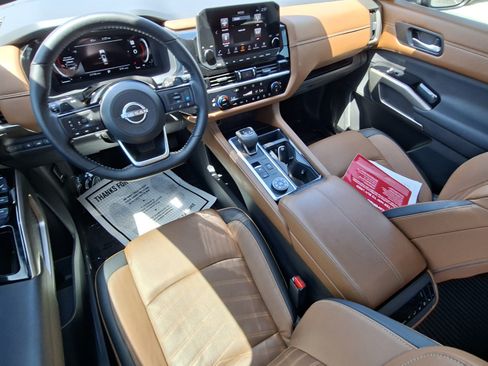 Certified 2025 Nissan Pathfinder Platinum AWD/4WD image 19