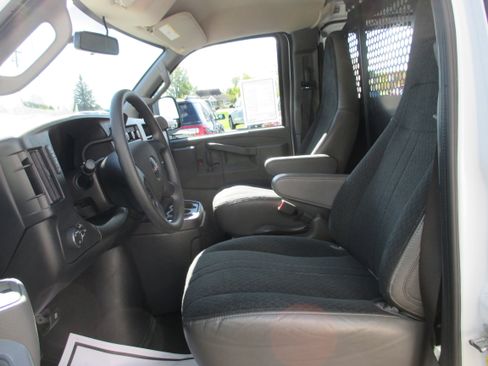 Used 2023 GMC Savana 2500 w/ Driver Convenience Package image 12