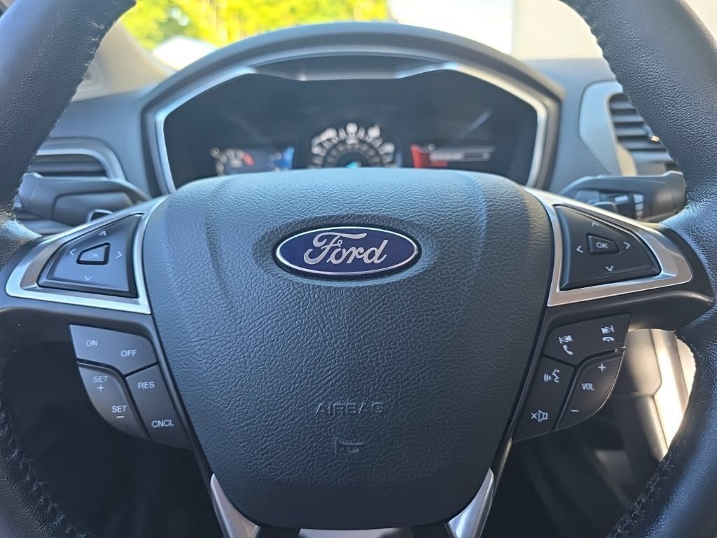 Used 2017 Ford Fusion SE w/ Equipment Group 201A FWD image 16