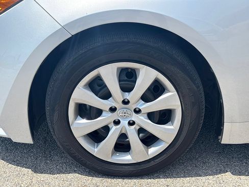 Used 2025 Toyota Corolla LE FWD image 14