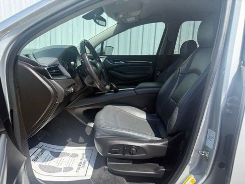 Used 2020 Buick Enclave Essence image 6