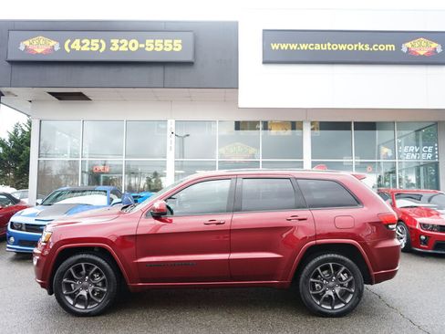 Used 2018 Jeep Grand Cherokee Altitude image 2