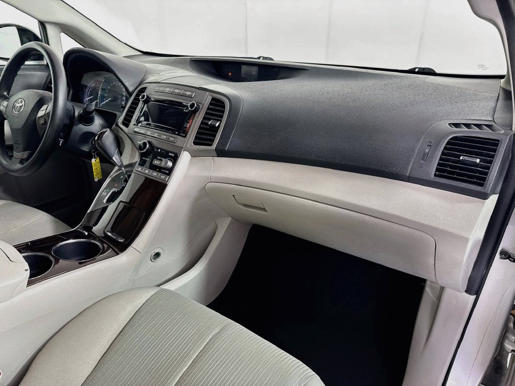 Used 2010 Toyota Venza FWD image 32