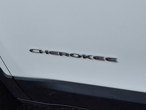 Certified 2022 Jeep Cherokee Latitude Lux image 33