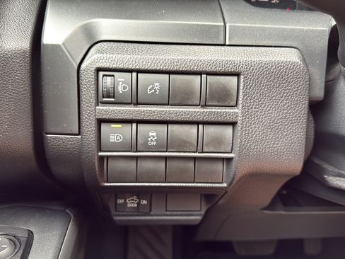 Used 2024 Toyota Tacoma SR AWD/4WD image 35