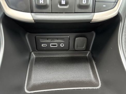 Used 2024 GMC Terrain Denali w/ Denali Premium Package AWD/4WD image 37
